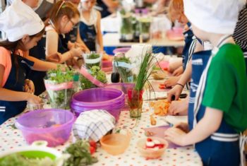 Aidez vos enfants à bien manger : un panorama en 10 points